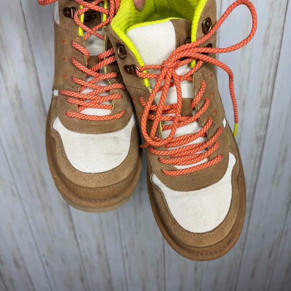 UGG Highland Tan and Cream 10 - Picture 6 of 8